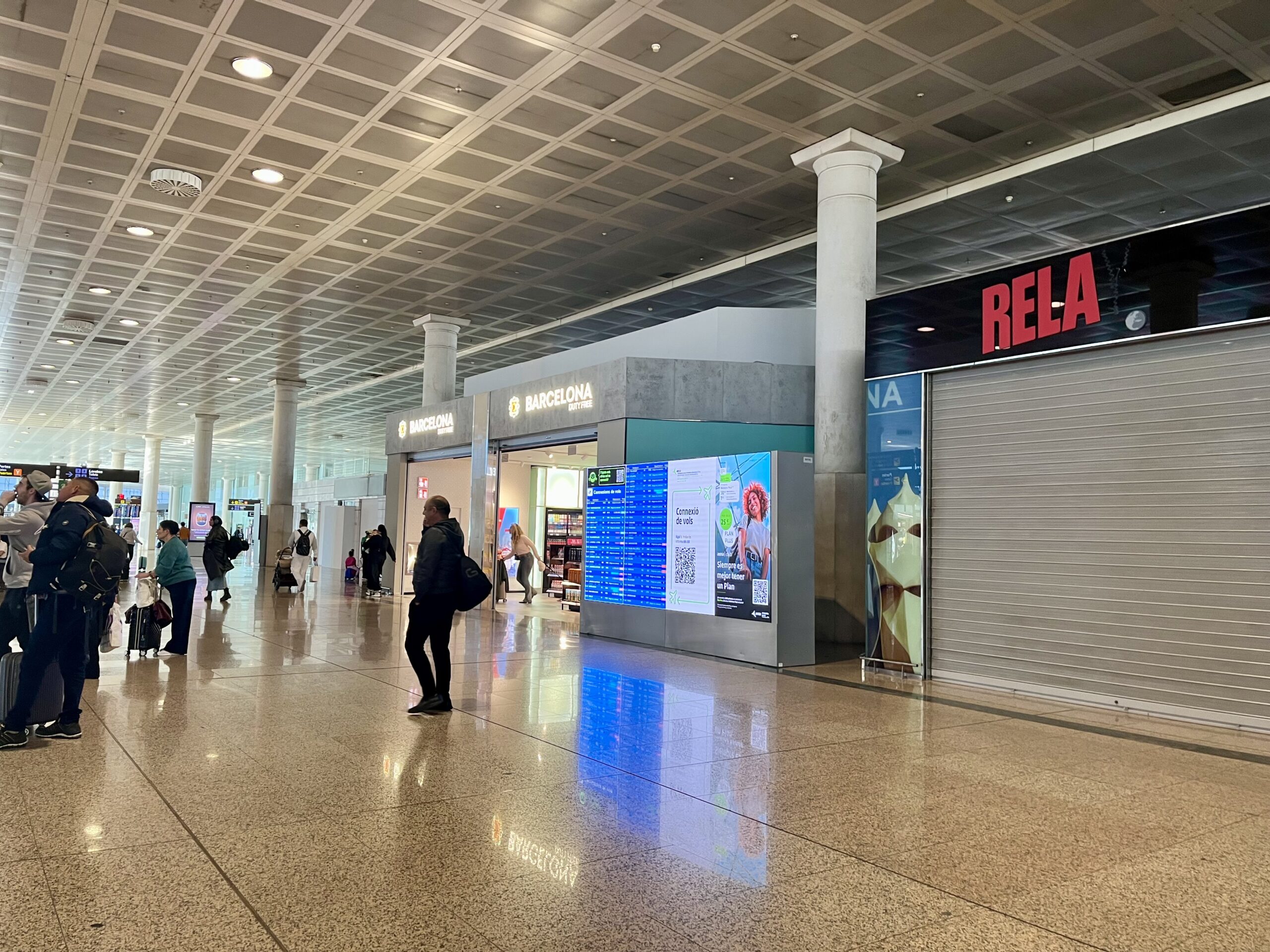 Ubicación donde estará situada la tienda BIG FISH, cerca de uno de los Duty Free de la T2 Ubicación donde estará situada la tienda BIG FISH, cerca de uno de los Duty Free de la T2